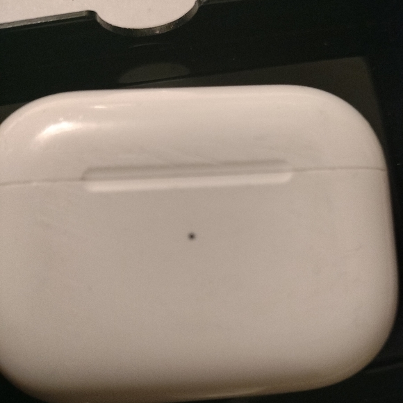 AirPods Pro 2nd Generation Charging Case *only* - Picture 7 of 8